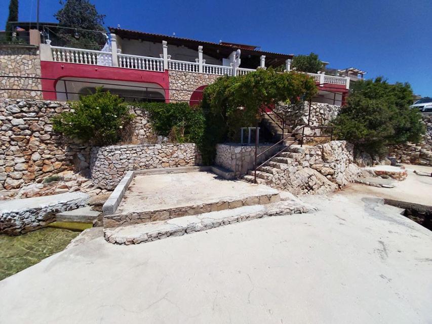 Apartments Carmen Vinišće エクステリア 写真