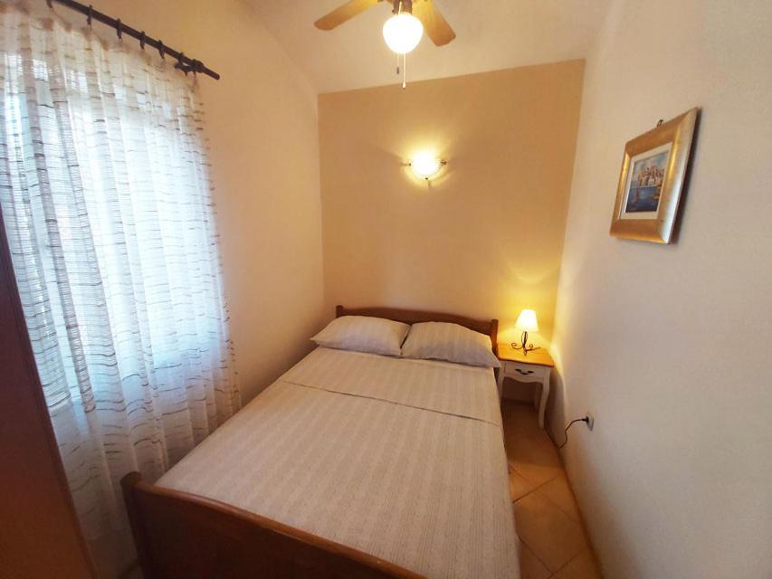 Apartments Carmen Vinišće エクステリア 写真