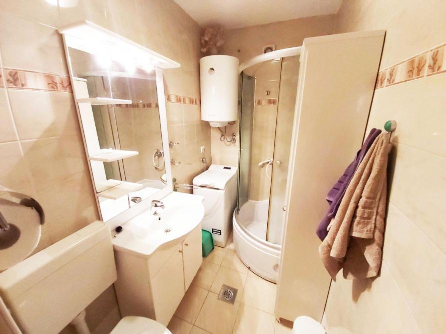 Apartments Carmen Vinišće エクステリア 写真
