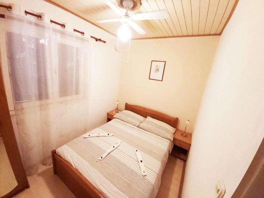 Apartments Carmen Vinišće エクステリア 写真