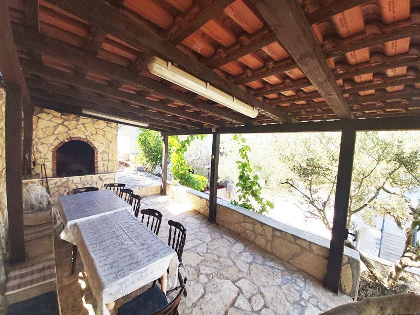 Apartments Carmen Vinišće エクステリア 写真