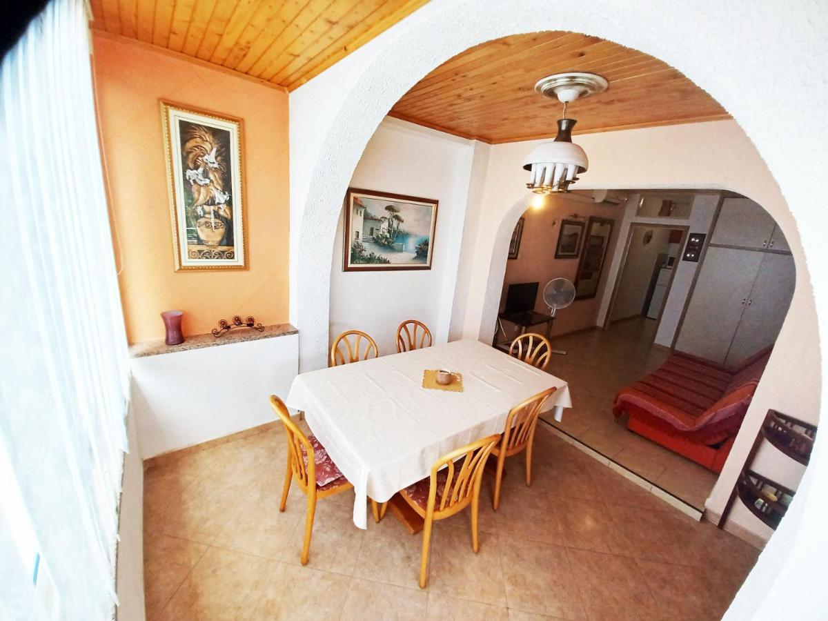 Apartments Carmen Vinišće エクステリア 写真