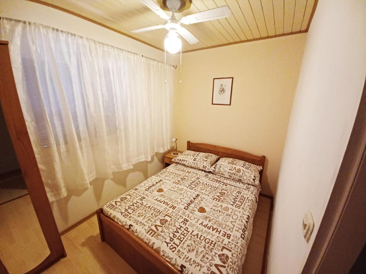 Apartments Carmen Vinišće エクステリア 写真