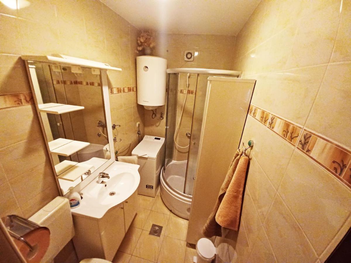 Apartments Carmen Vinišće エクステリア 写真
