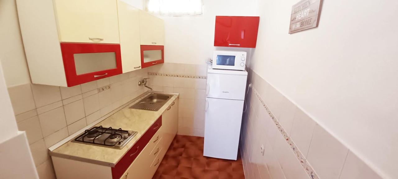 Apartments Carmen Vinišće エクステリア 写真