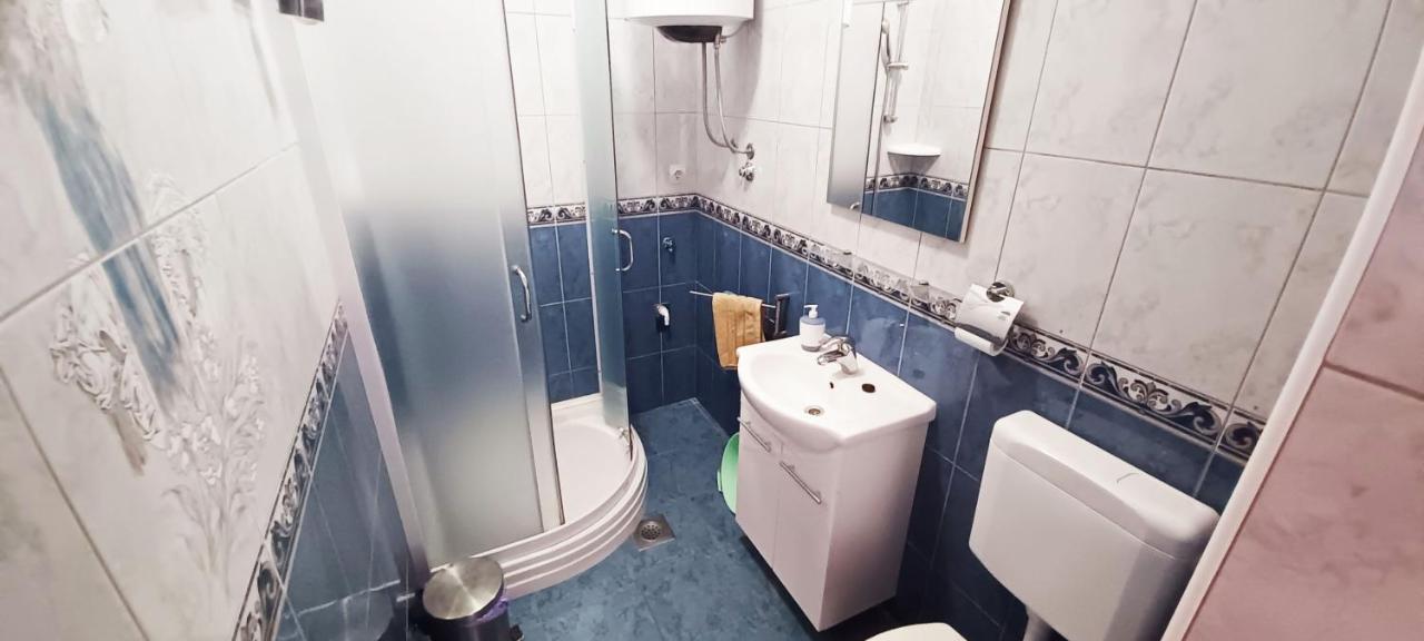 Apartments Carmen Vinišće エクステリア 写真