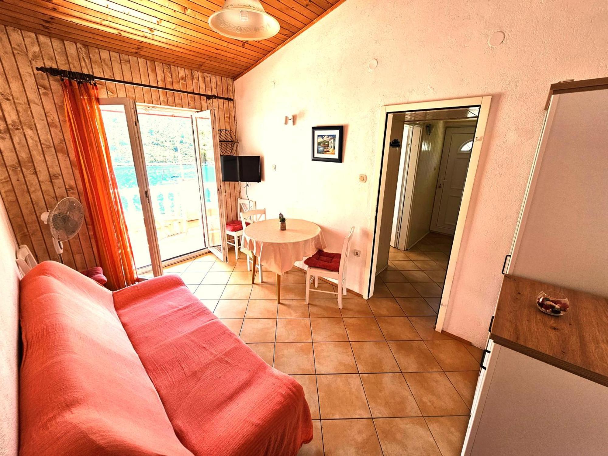 Apartments Carmen Vinišće エクステリア 写真