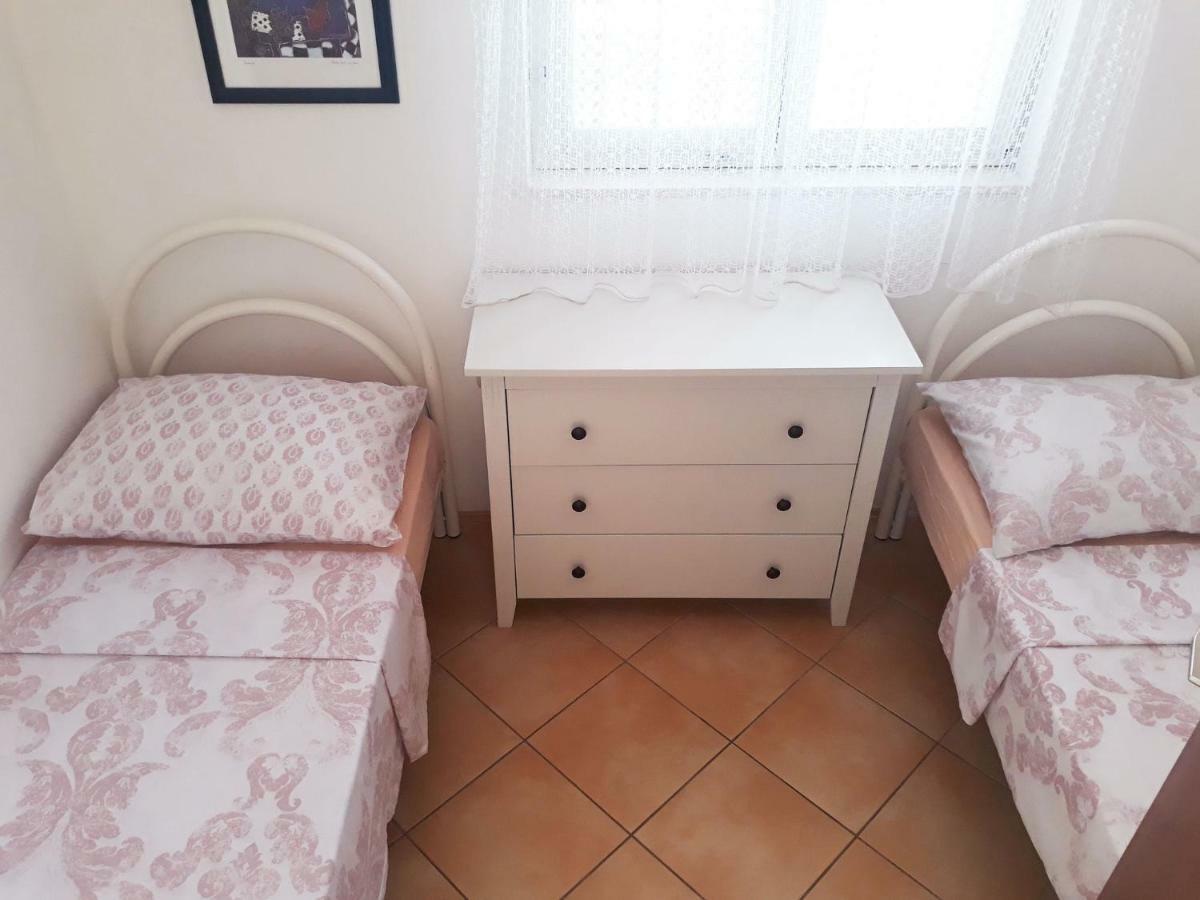 Apartments Carmen Vinišće エクステリア 写真