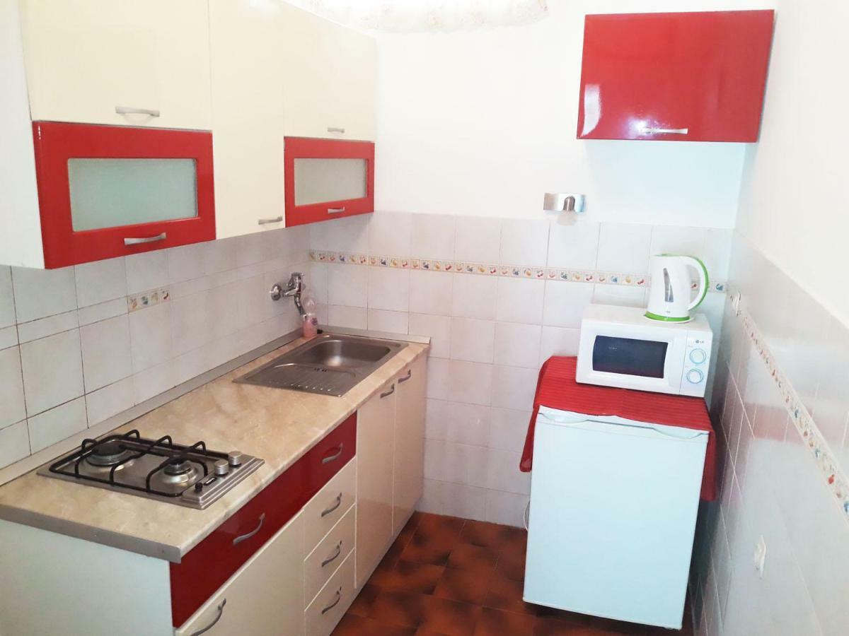Apartments Carmen Vinišće エクステリア 写真